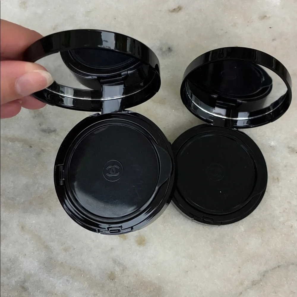 2 empty Chanel refillable compacts - Picture 11 of 16